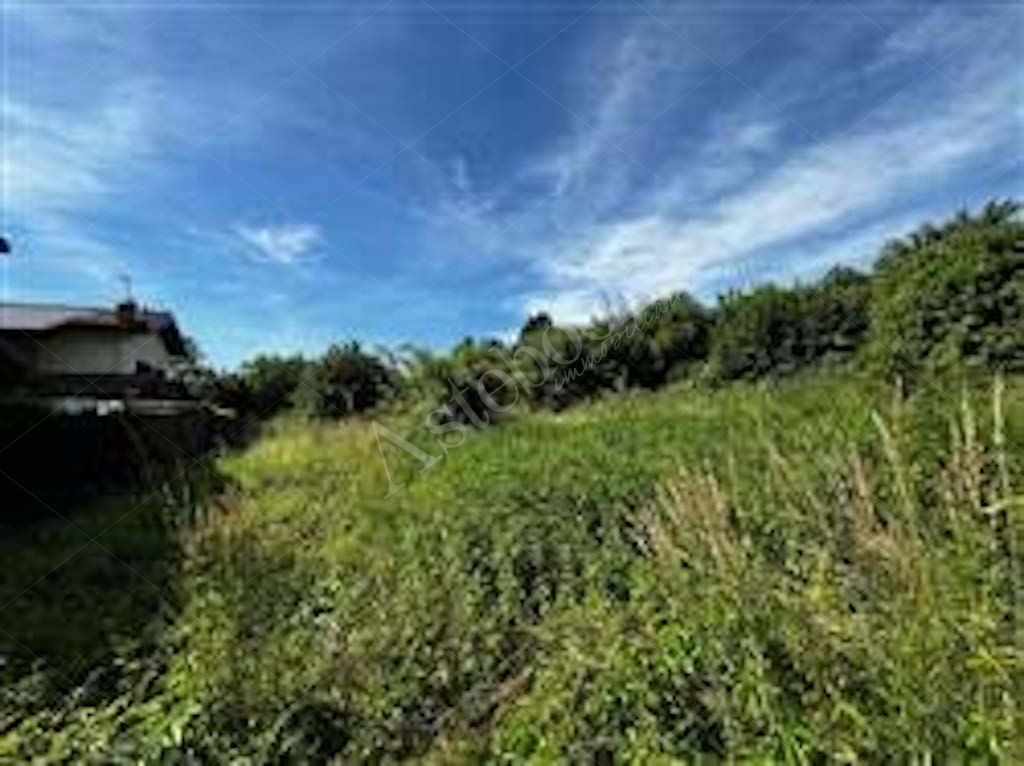 Compendio immobiliare composto da fabbricato ad uso residenziale, locali deposito - autorimessa e terreno in Albavilla