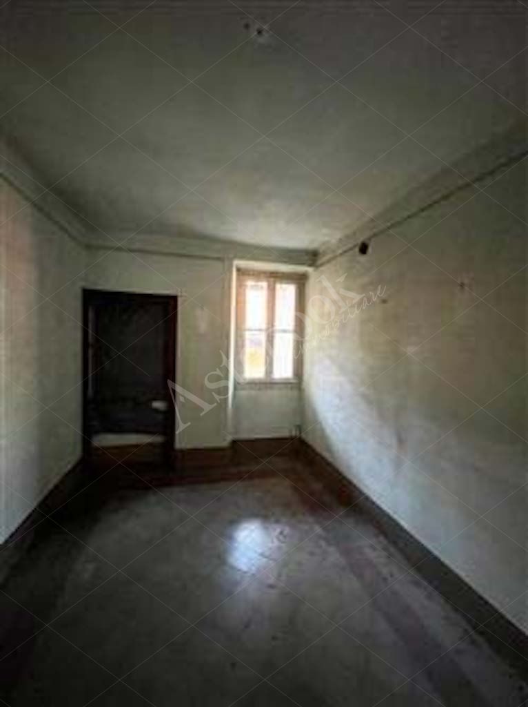 Fabbricato a rustico con locale deposito in Albavilla