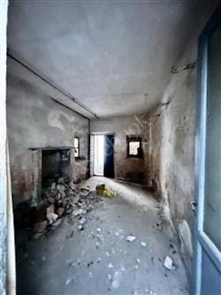 Fabbricato a rustico con locale deposito in Albavilla