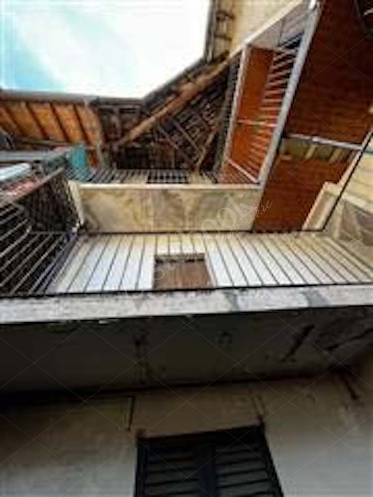 Fabbricato a rustico con locale deposito in Albavilla