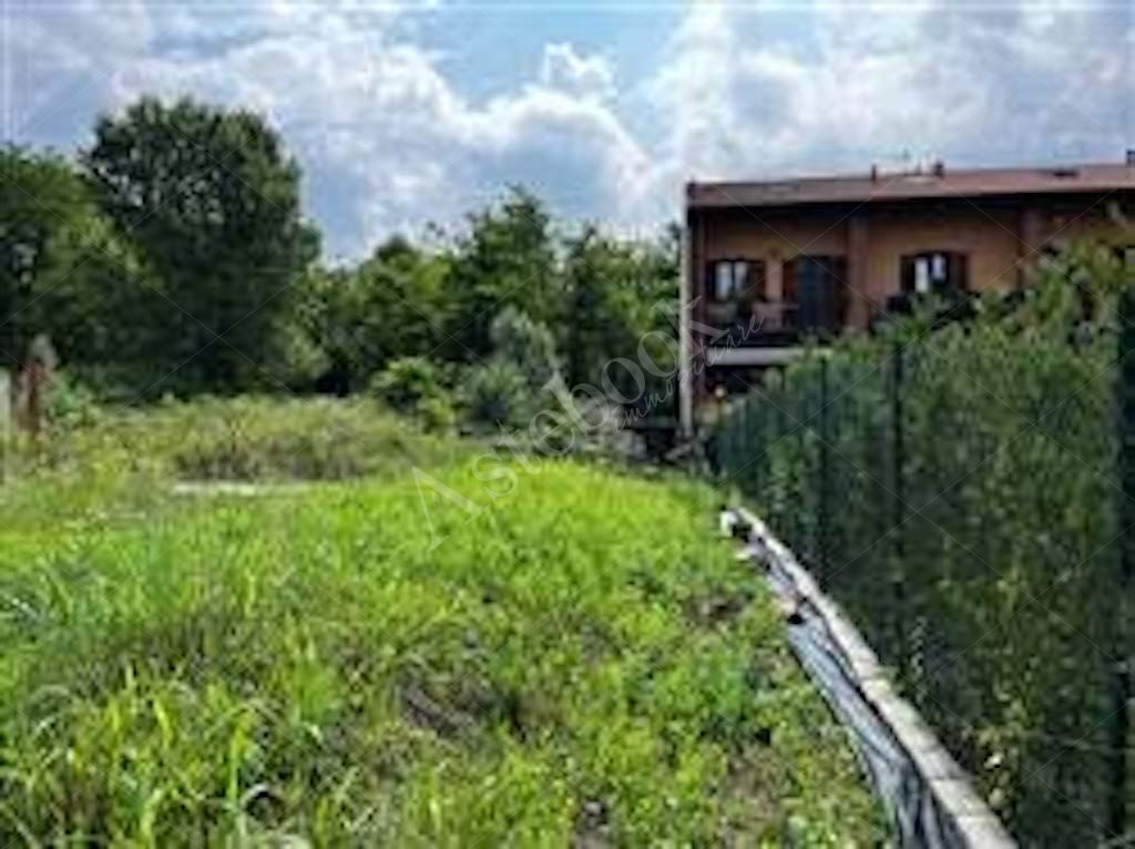 Terreno residenziale pianeggiante di 1.572 mq in Alserio