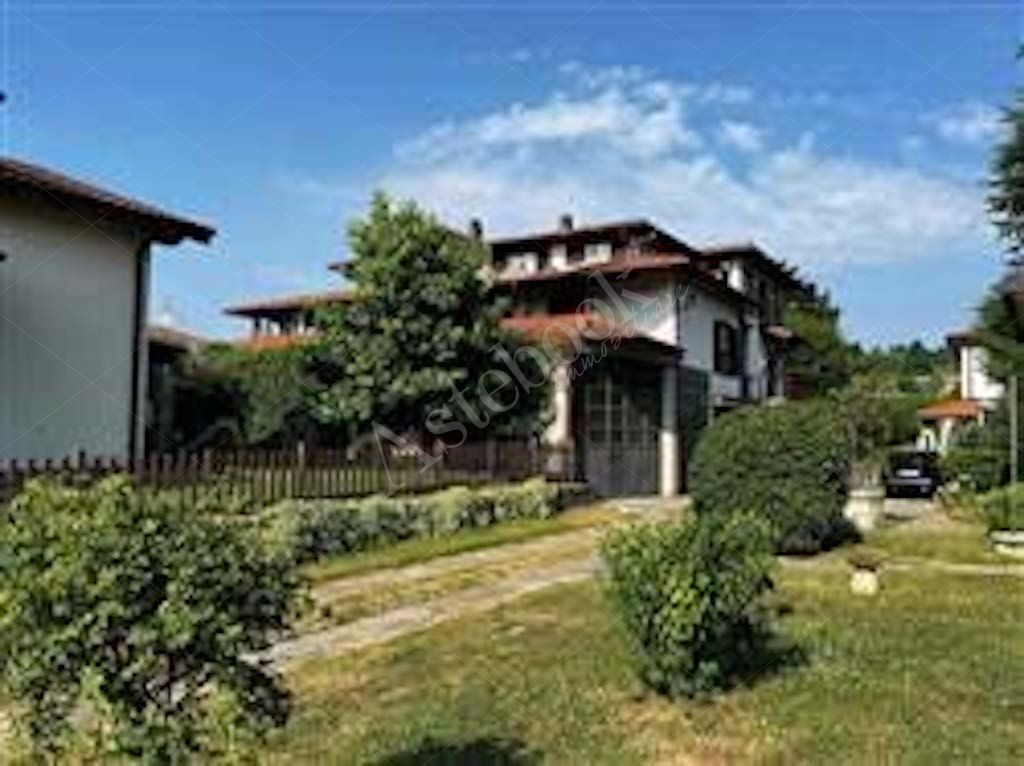 Appartamento di 166 mq al secondo piano in Albavilla