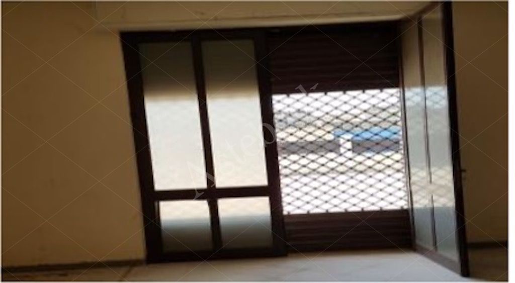 Immobile produttivo plurilivello con deposito, area lavorazione e parcheggio in Andria
