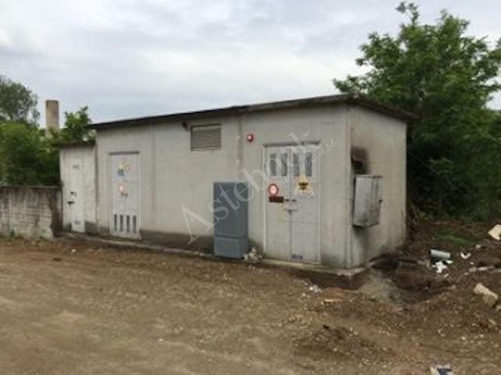 Capannone industriale indipendente con magazzino interrato e area pertinenziale in Vigevano