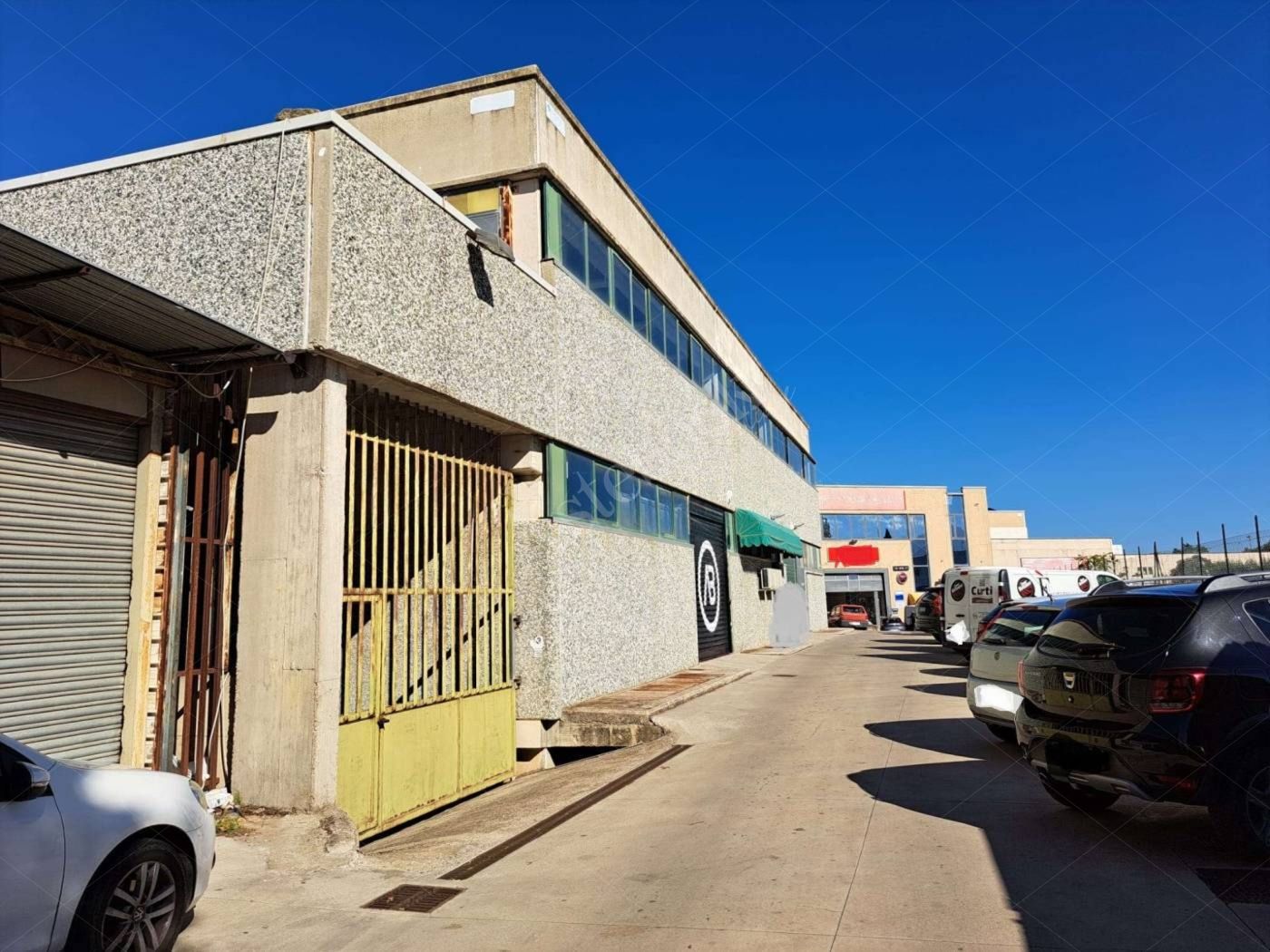 Capannone produttivo con uffici e locali indipendenti in Viterbo 