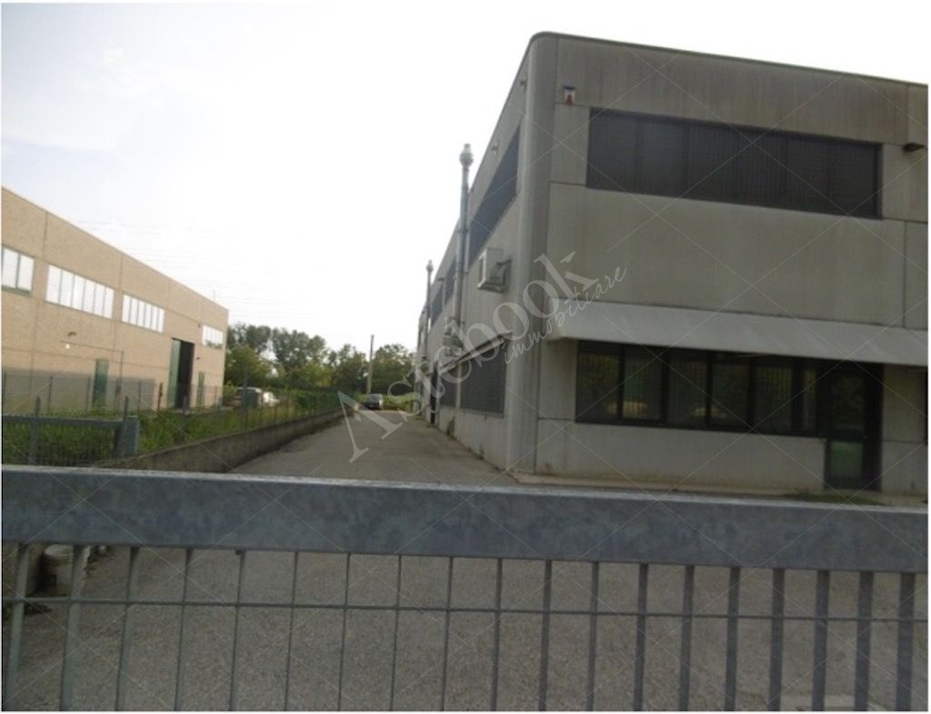 Porzione di capannone industriale in Sandrigo