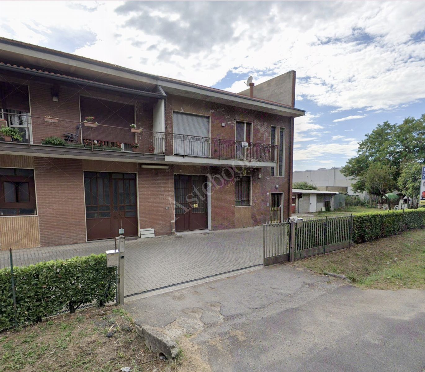 Porzione di fabbricato residenziale da ristrutturare in Lentate sul Seveso 