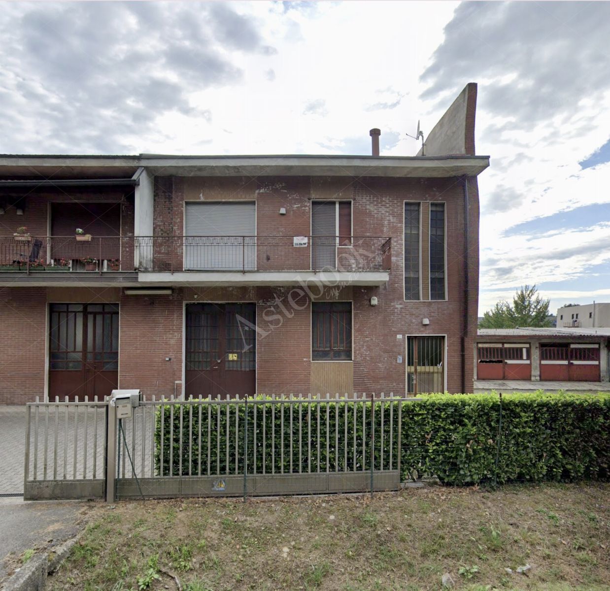 Porzione di fabbricato residenziale da ristrutturare in Lentate sul Seveso 