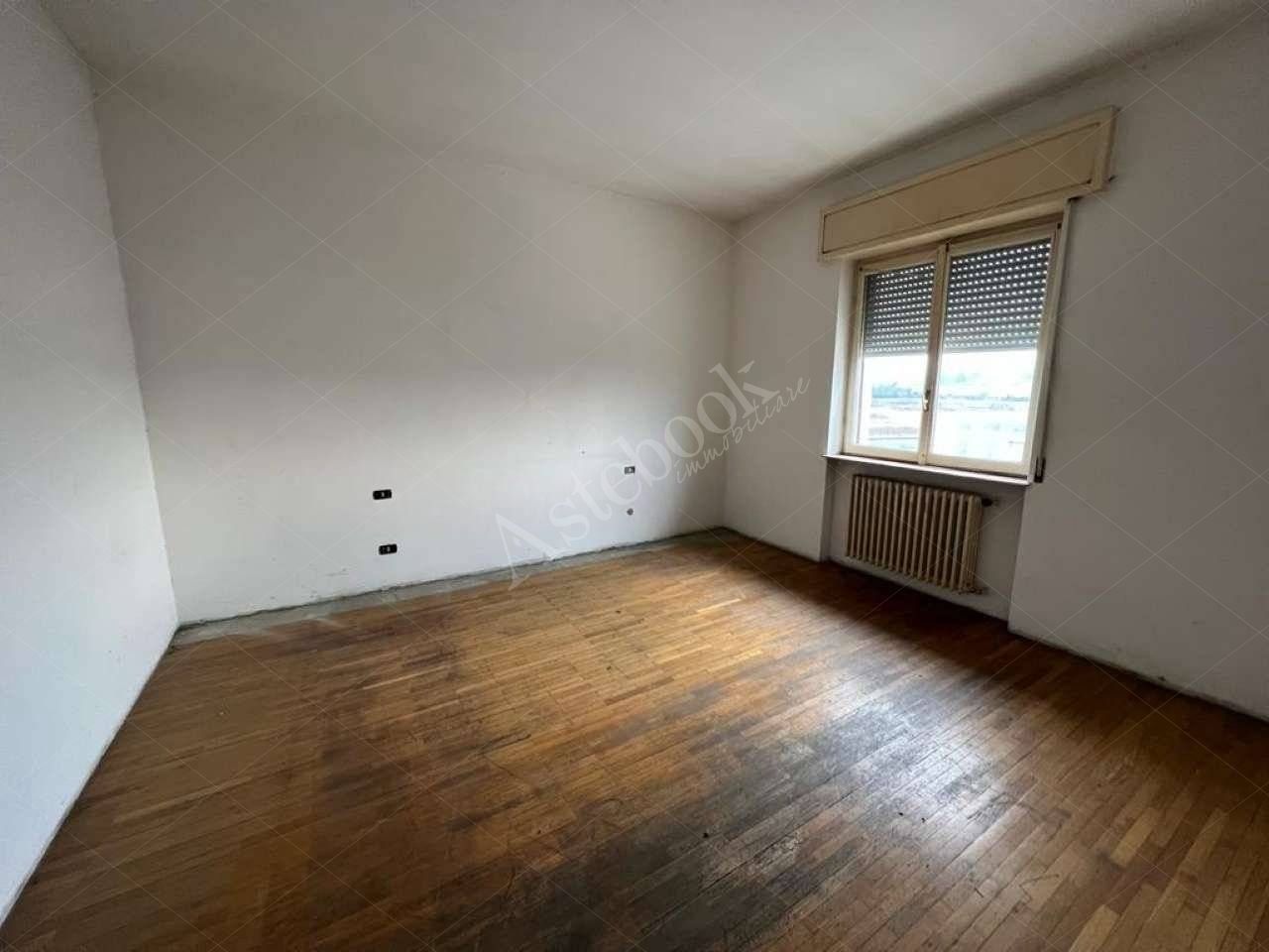 Porzione di fabbricato residenziale da ristrutturare in Lentate sul Seveso 