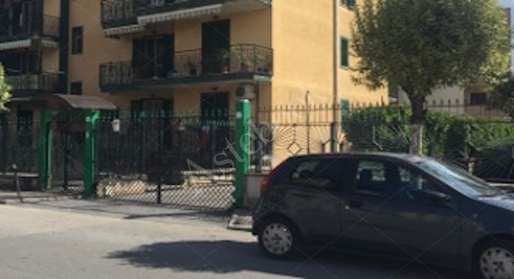 Due unit� ad uso magazzino in Acerra 