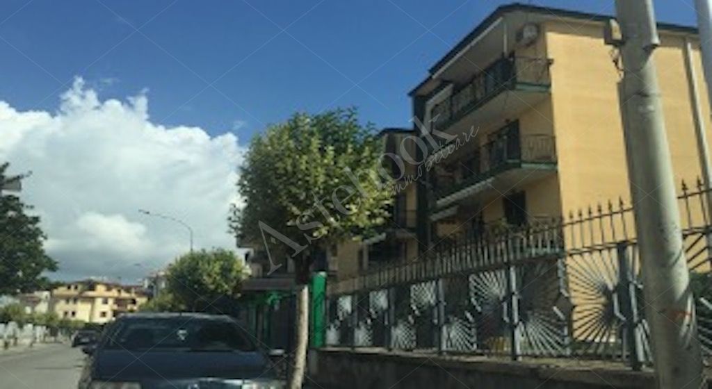 Due unit� ad uso magazzino in Acerra 