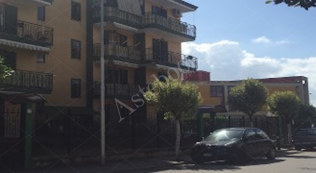 Due unit� ad uso magazzino in Acerra 