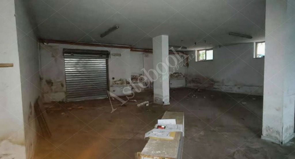 Due unit� ad uso magazzino in Acerra 