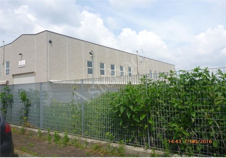 Complesso industriale con officina, magazzini ed aree pertinenziali in Cura Carpignano