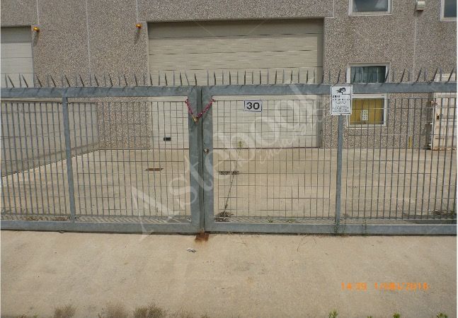 Complesso industriale con officina, magazzini ed aree pertinenziali in Cura Carpignano