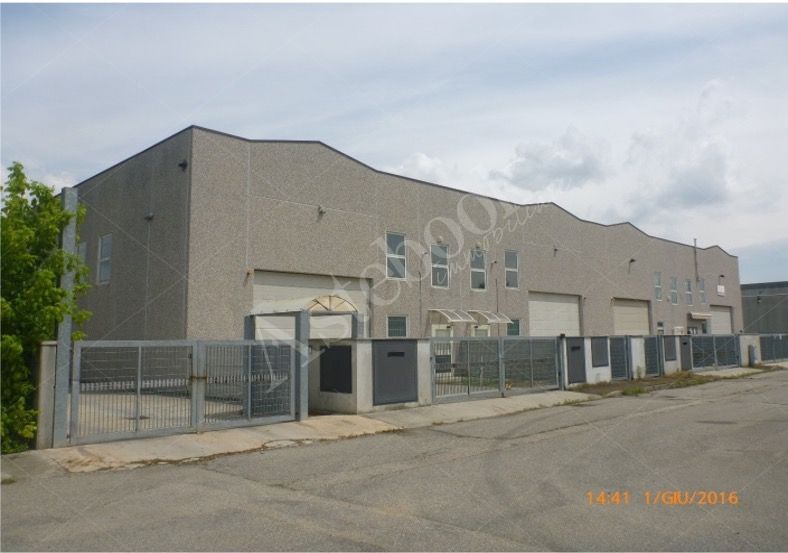 Complesso industriale con officina, magazzini ed aree pertinenziali in Cura Carpignano