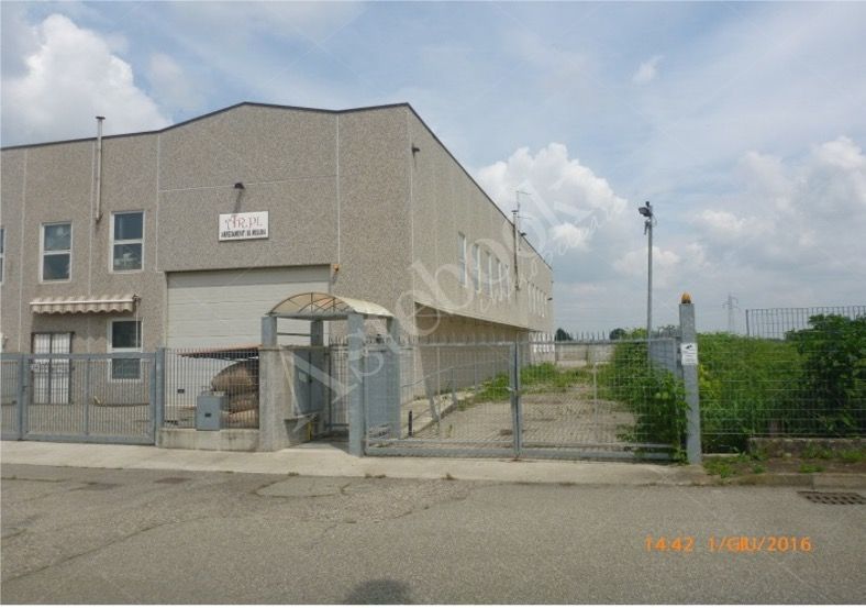 Complesso industriale con officina, magazzini ed aree pertinenziali in Cura Carpignano
