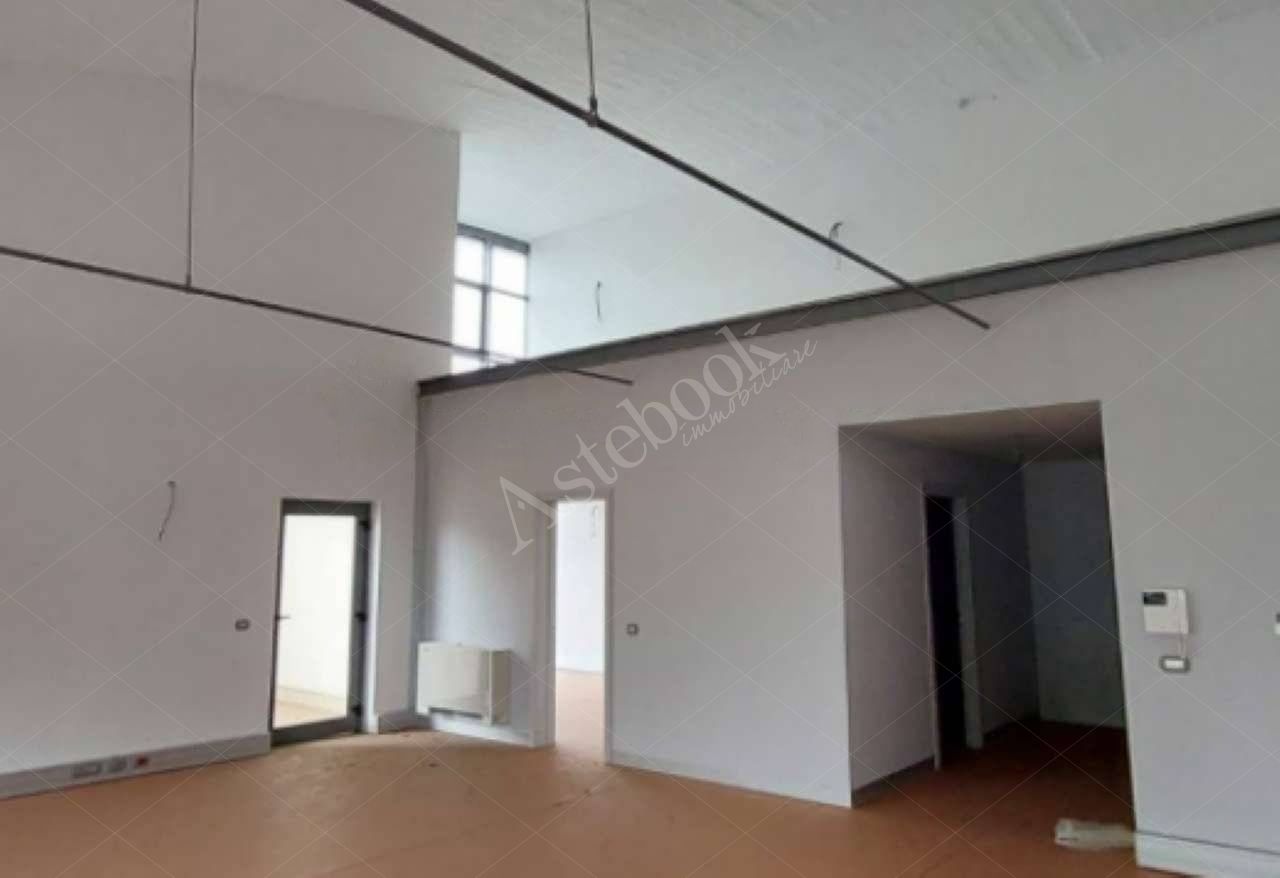 Ufficio - sub 7 - con due posti auto nel complesso Green Village in Monterotondo