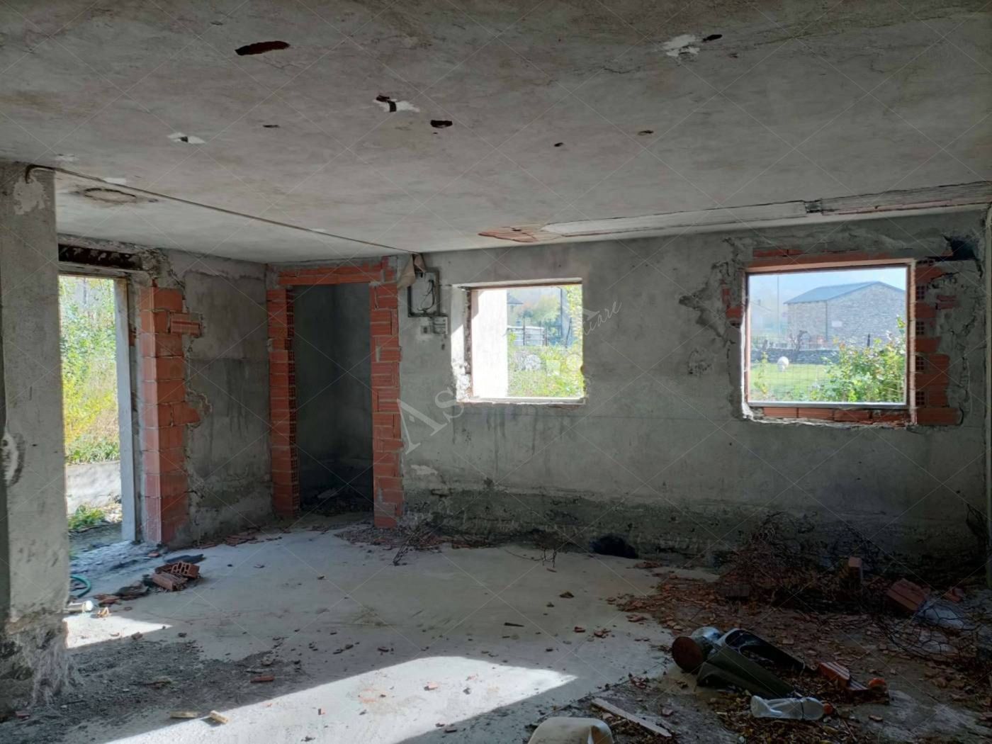 Casa indipendente al rustico con cortile e terreno in Novalesa