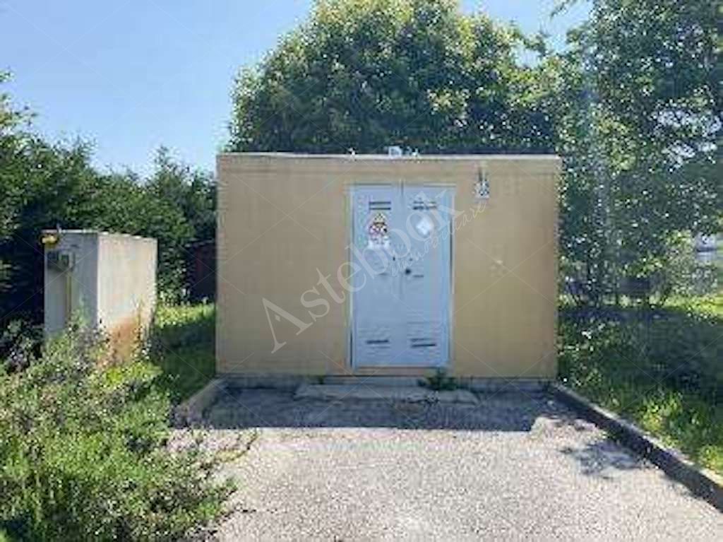 Capannone - laboratorio indipendente con uffici e ampio piazzale in Spinea 