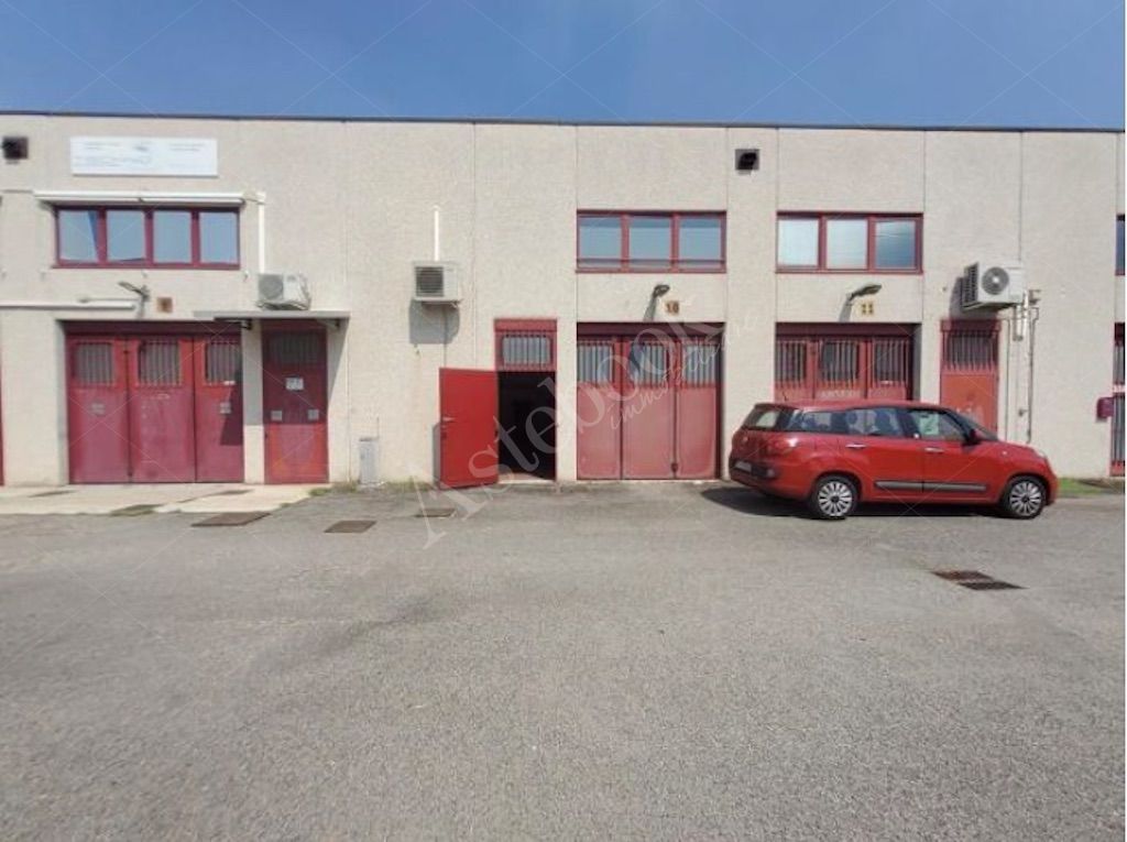 Unit� a destinazione artigianale - produttiva ad uso laboratorio in Settimo Torinese