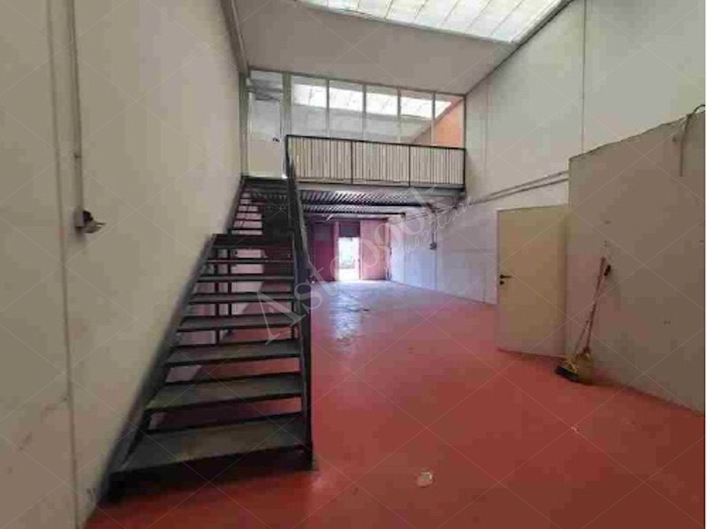 Unit� a destinazione artigianale - produttiva ad uso laboratorio in Settimo Torinese