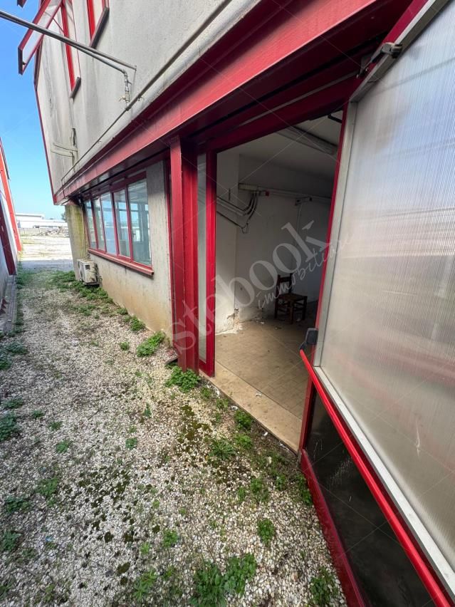 Capannone industriale con palazzina uffici e area pertinenziale in Martellago