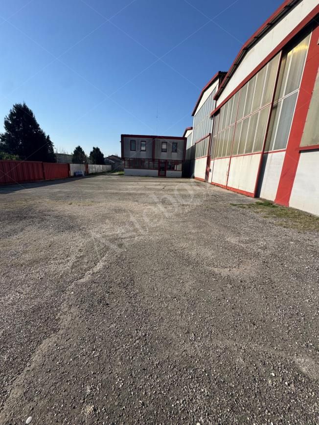 Capannone industriale con palazzina uffici e area pertinenziale in Martellago