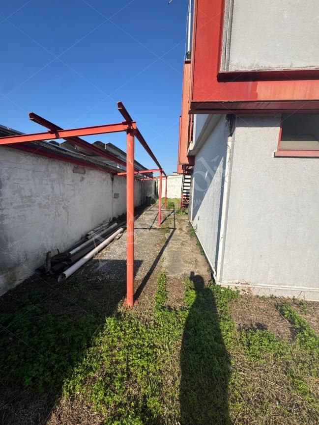 Capannone industriale con palazzina uffici e area pertinenziale in Martellago