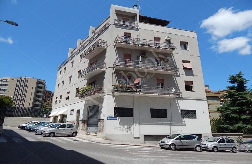 Laboratorio al piano terra in Sassari