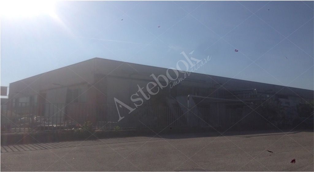 Due unit� immobiliari confinanti a destinazione artiginale - commerciale in Certosa di Pavia