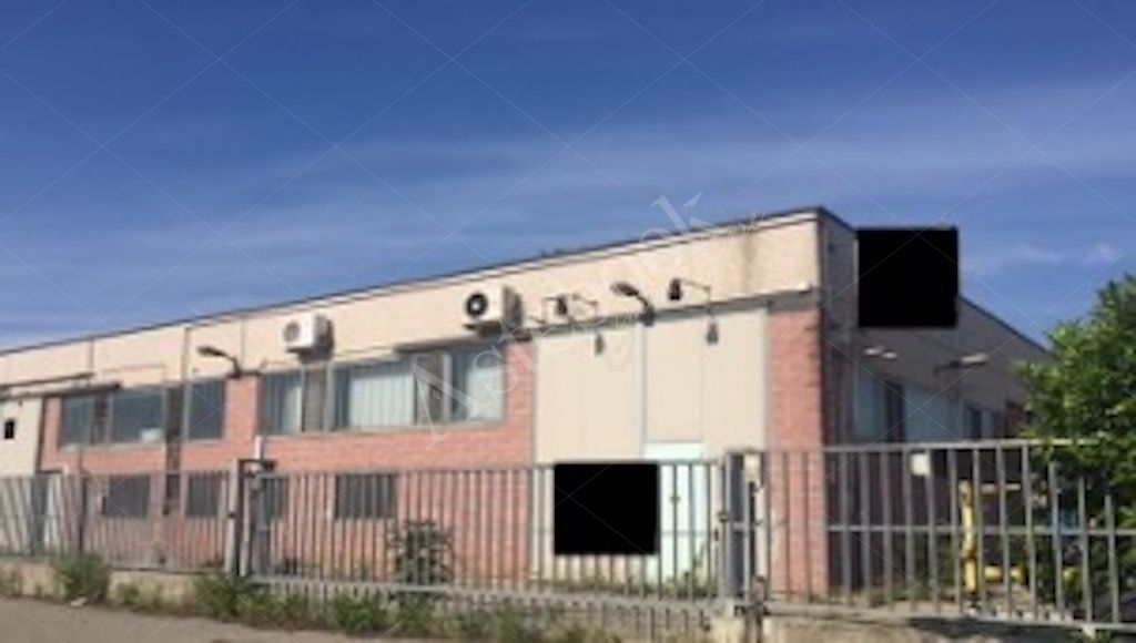 Due unit� immobiliari confinanti a destinazione artiginale - commerciale in Certosa di Pavia