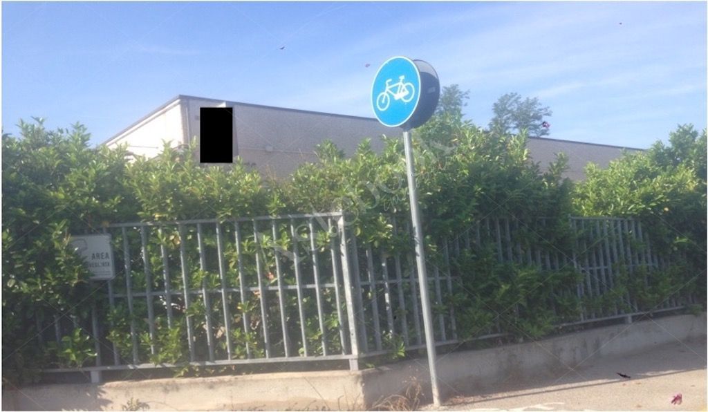 Due unit� immobiliari confinanti a destinazione artiginale - commerciale in Certosa di Pavia