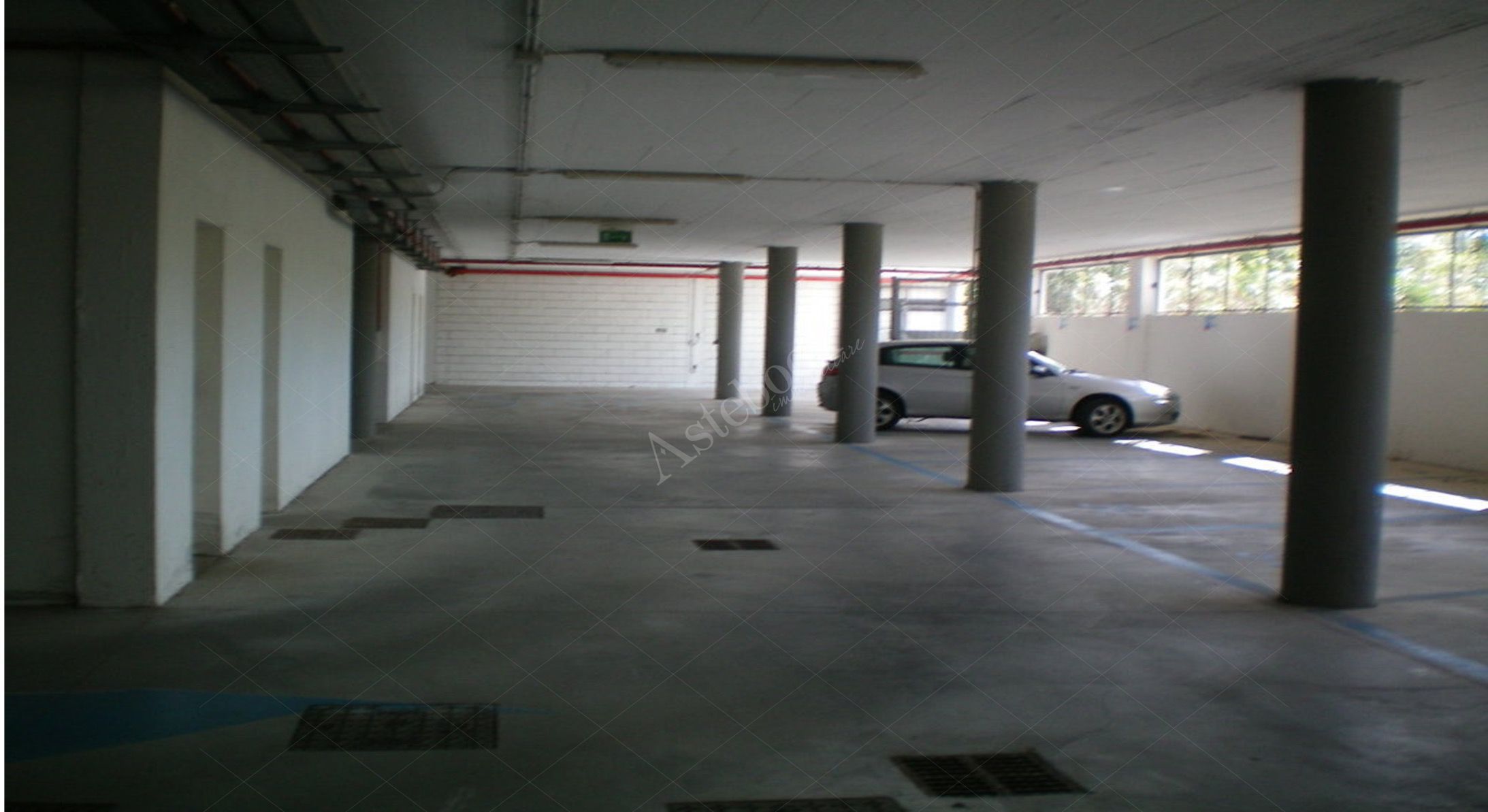 Ufficio al primo piano con posto auto coperto in Olbia