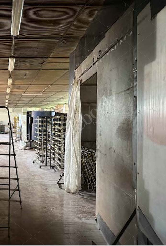 Compendio immobiliare a destinazione produttiva costituito da capannone con annessi uffici in Settala