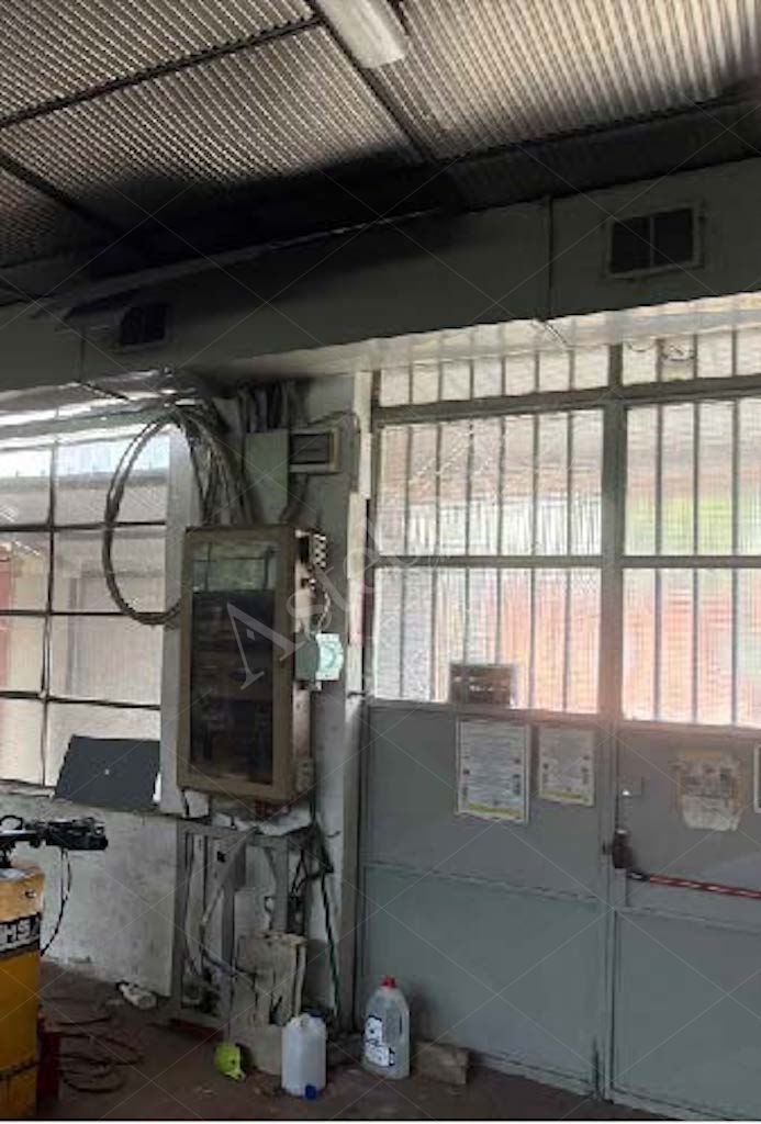 Compendio immobiliare a destinazione produttiva costituito da capannone con annessi uffici in Settala