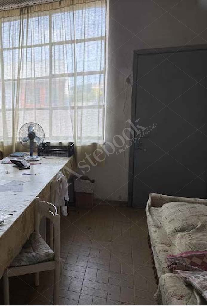 Compendio immobiliare a destinazione produttiva costituito da capannone con annessi uffici in Settala