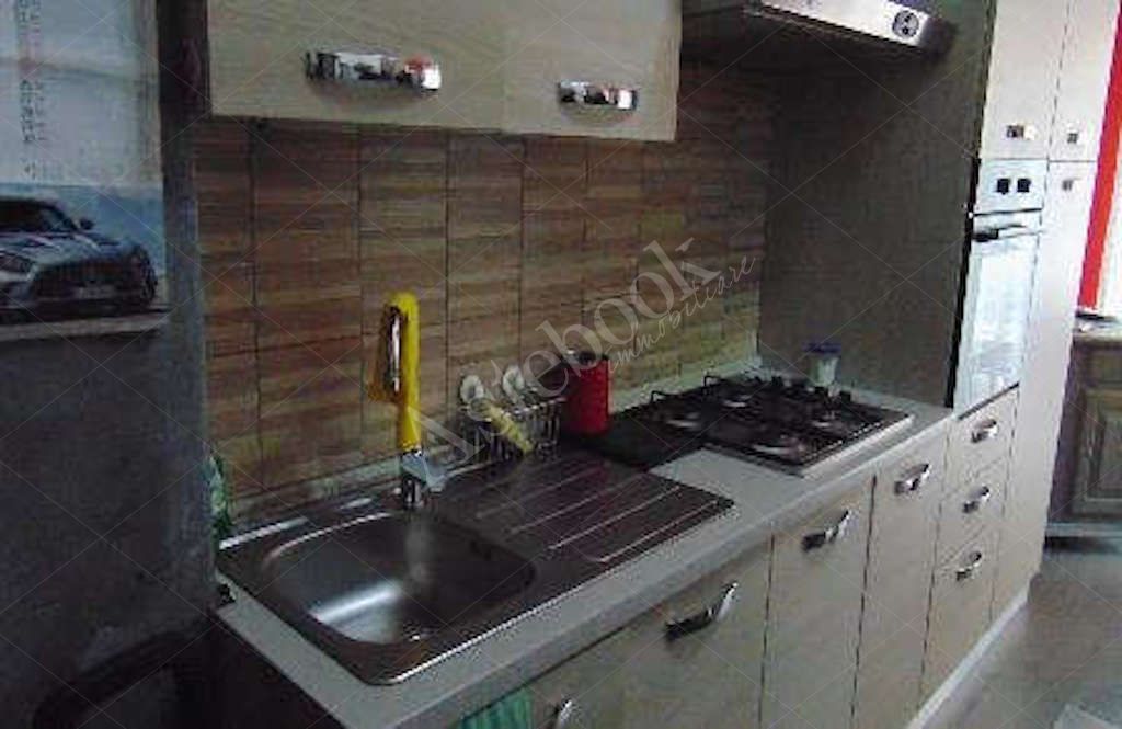Laboratorio artigianale con area esterna e posto auto in Roma
