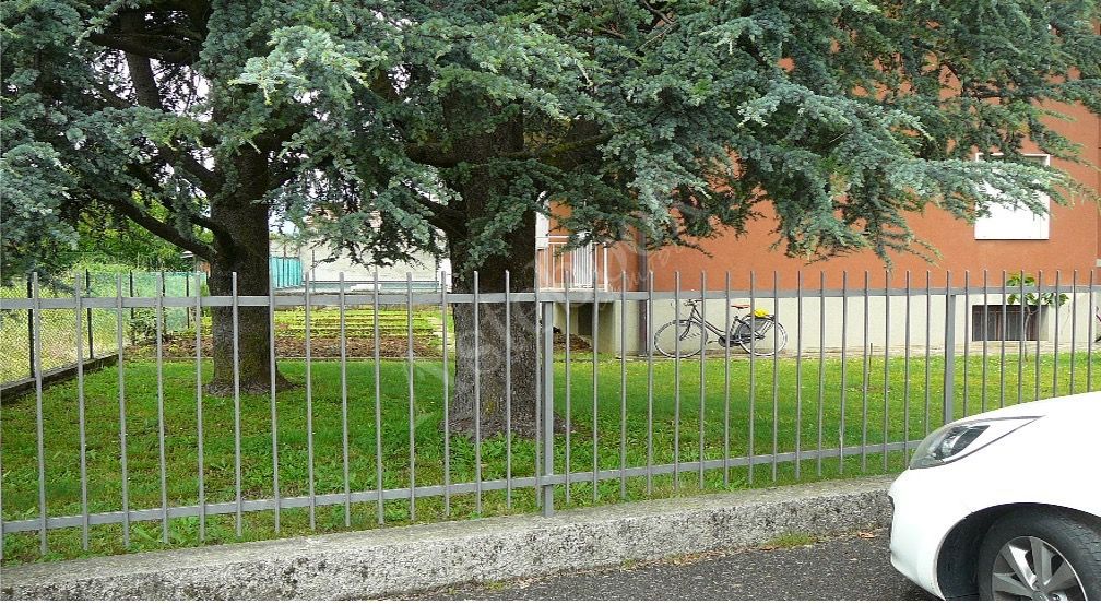 Magazzino al piano seminterrato con area di pertinenza in Seriate