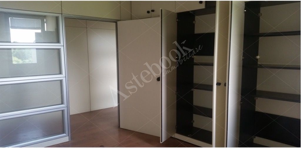 Magazzino con laboratorio ed uffici in Galbiate