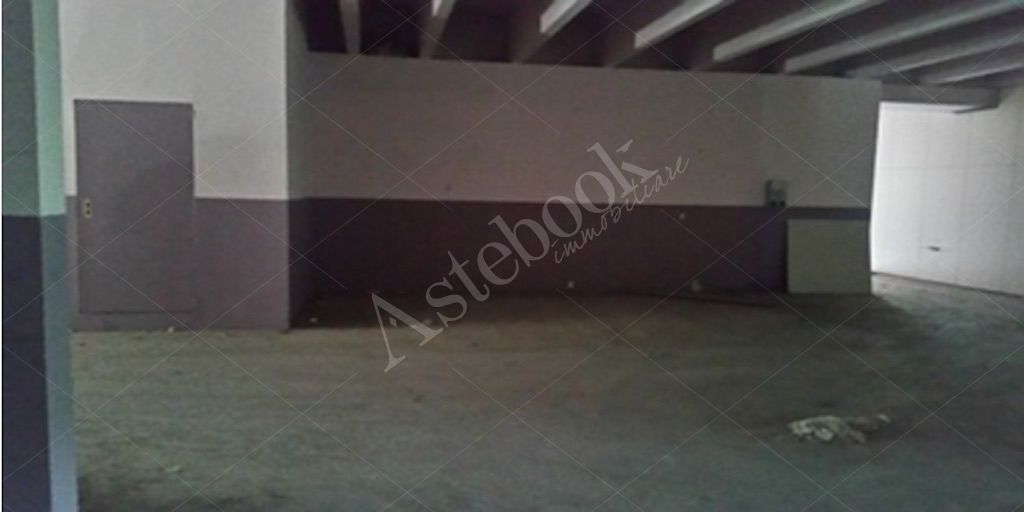 Magazzino con laboratorio ed uffici in Galbiate