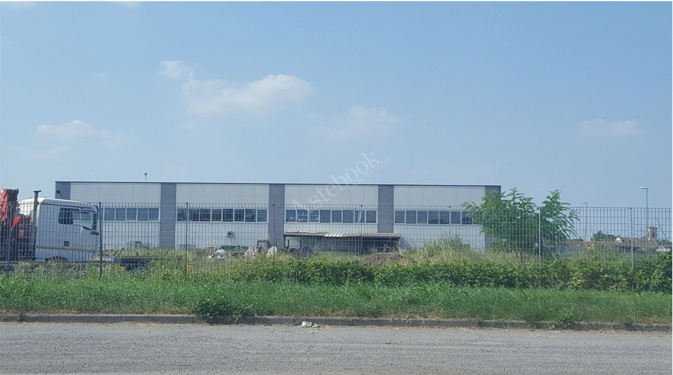 Due porzioni di capannone industriale con area esterna pertinenziale in Codogno 