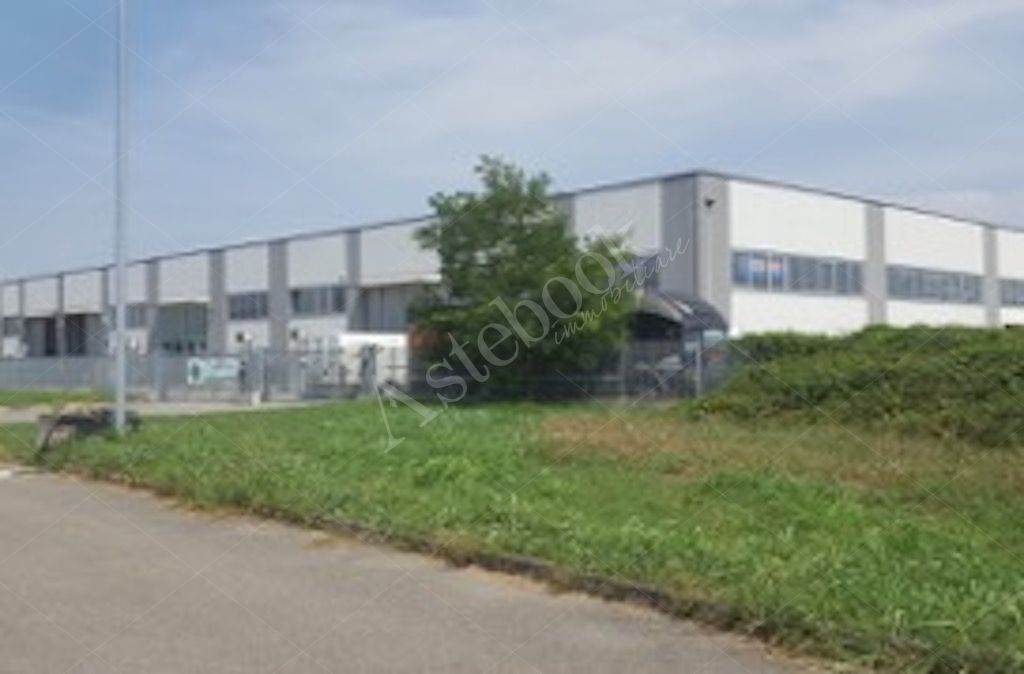 Due porzioni di capannone industriale con area esterna pertinenziale in Codogno 