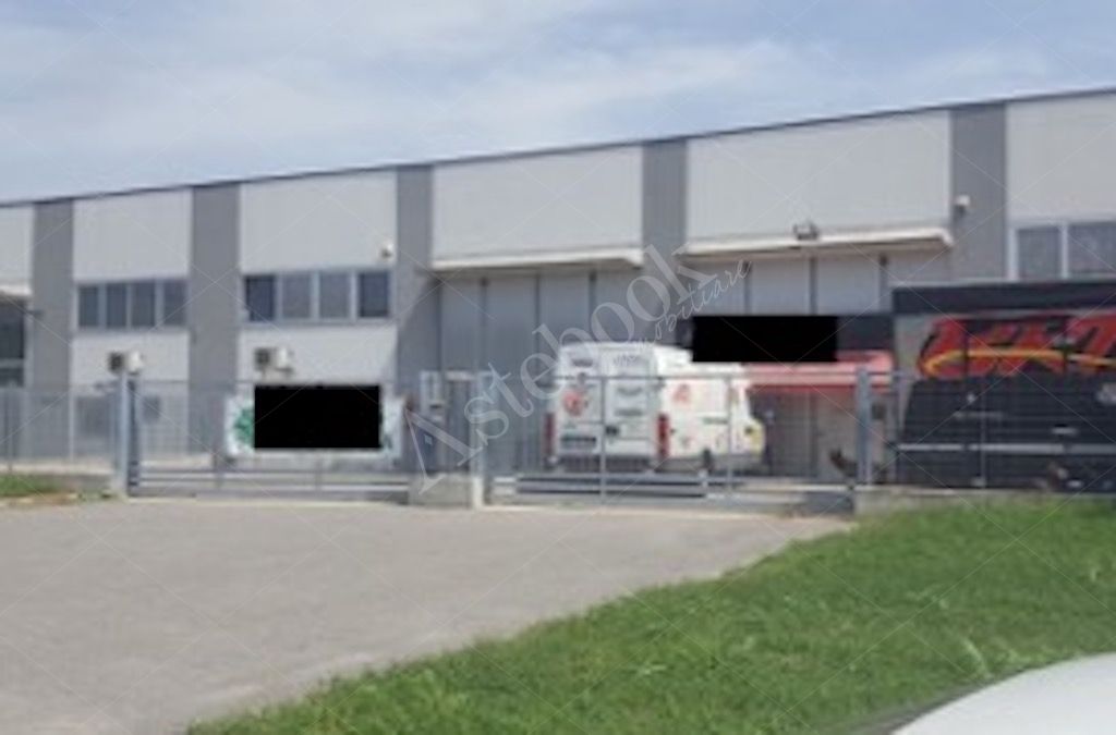 Due porzioni di capannone industriale con area esterna pertinenziale in Codogno 