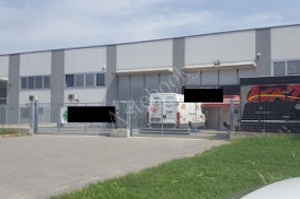 Due porzioni di capannone industriale con area esterna pertinenziale in Codogno 