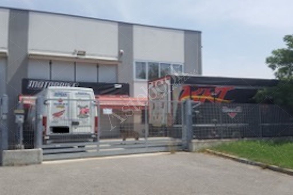 Due porzioni di capannone industriale con area esterna pertinenziale in Codogno 