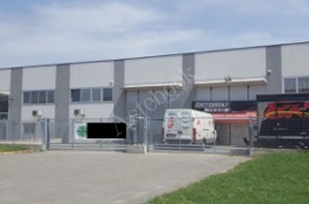 Due porzioni di capannone industriale con area esterna pertinenziale in Codogno 