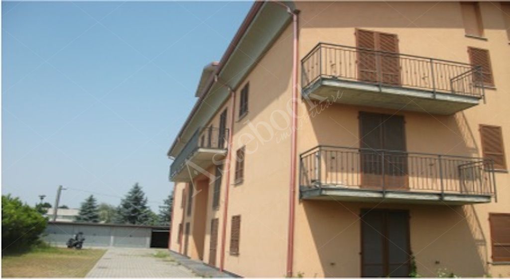 Autorimessa al piano terra in Cassano d'Adda