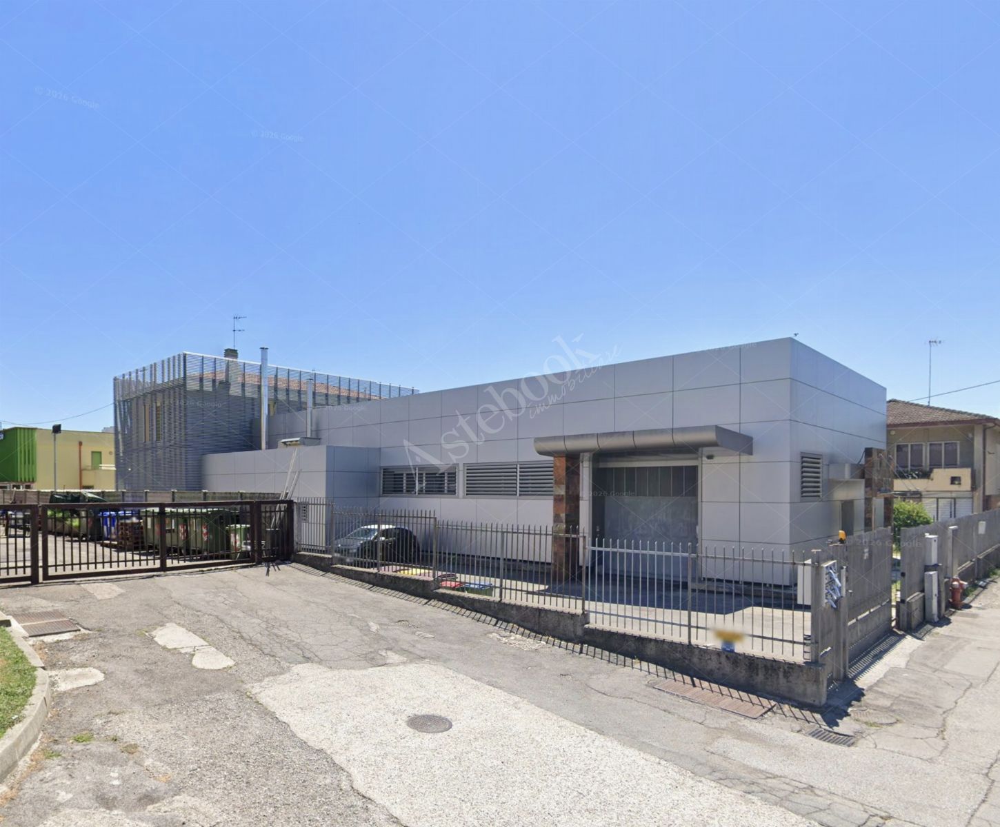 Magazzino al piano terra con uffici ed area esterna di pertinenza in Vigonza