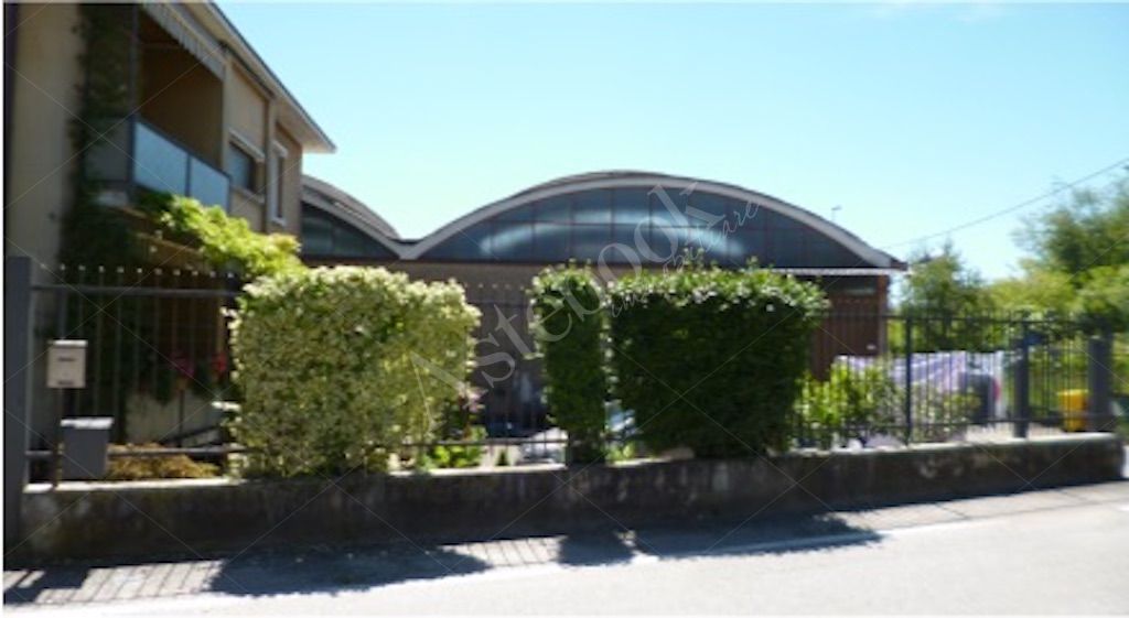 Magazzino industriale al piano terra in Mornago